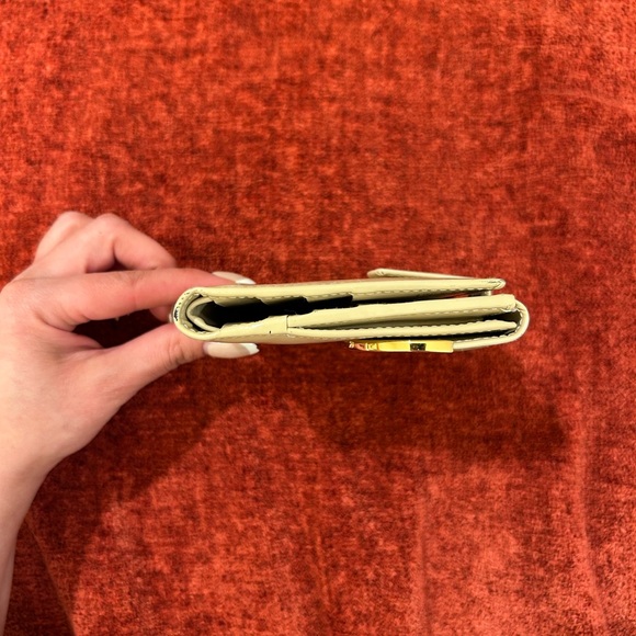 Gucci patent leather bifold wallet - Picture 7 of 8